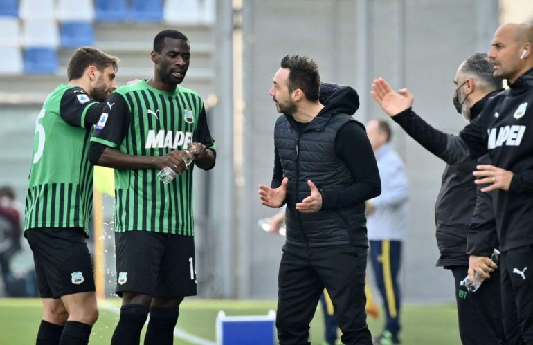 De Zerbi con giocatori Sassuolo