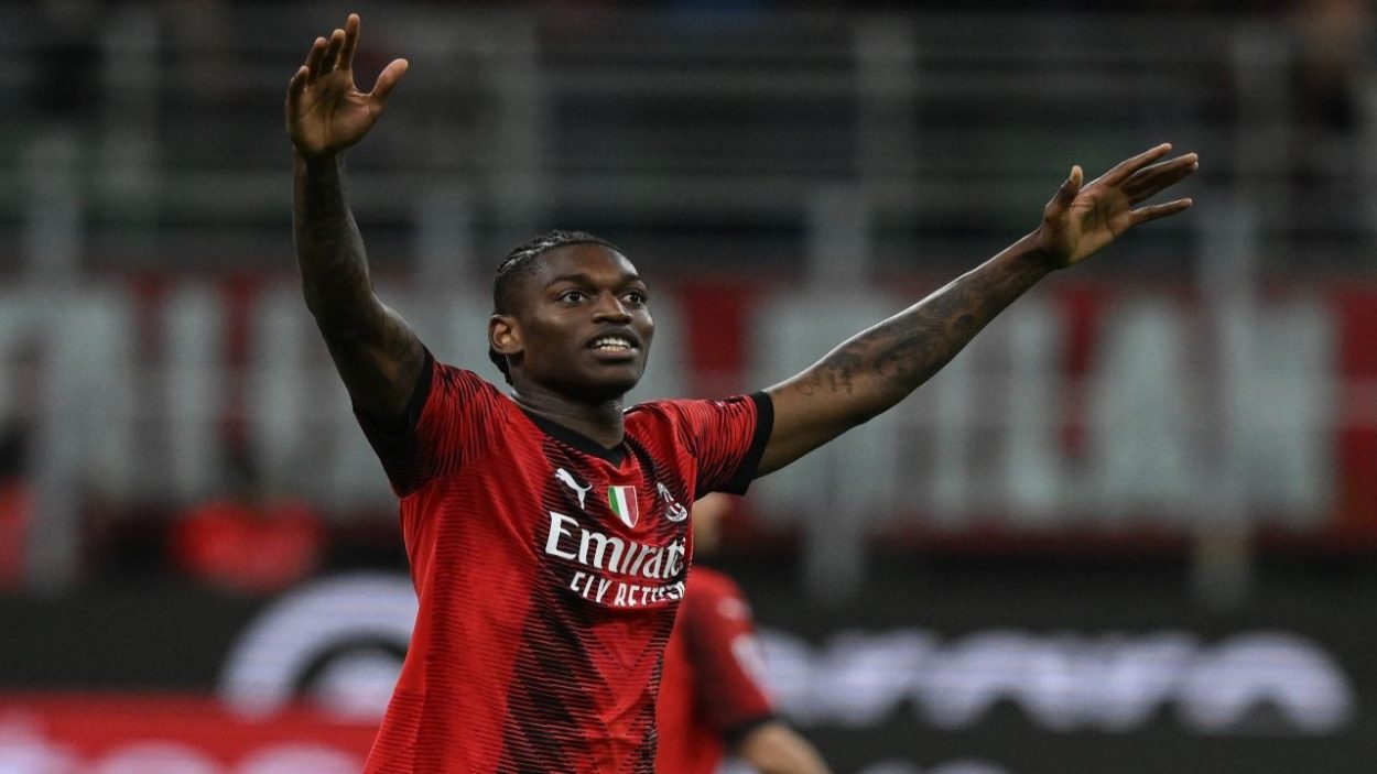 Rafael Leao con la maglia del Milan