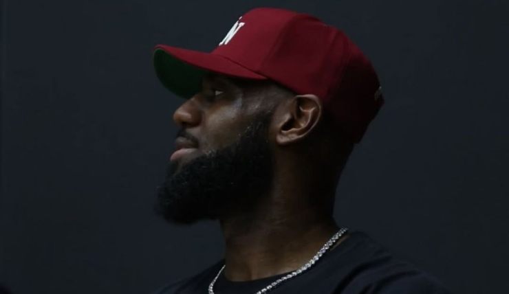 Lebron James, stavolta è veramente finita: segato il canestro del re | Tifosi devastati