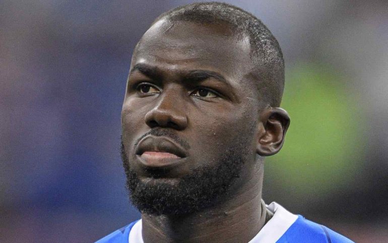 Koulibaly in lacrime, stavolta il dramma è in campo: sembrava un crampo ma era altro | Intervento immediato