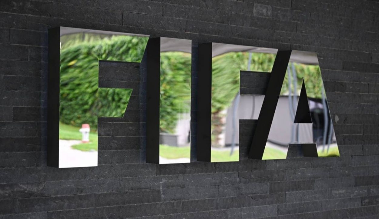 "Cicciona": insulto gravissimo, la FIFA sospende il presidente 