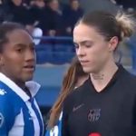 Tocca le parti intime all'avversario nel derby: scandalo nel calcio femminile | VIDEO